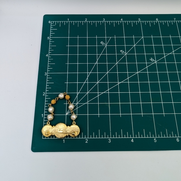 Decorated Bar & Chain Faux Pearls LIZ CLAIBORNE Vintage Gold Tone Brooch - Picture 11 of 11